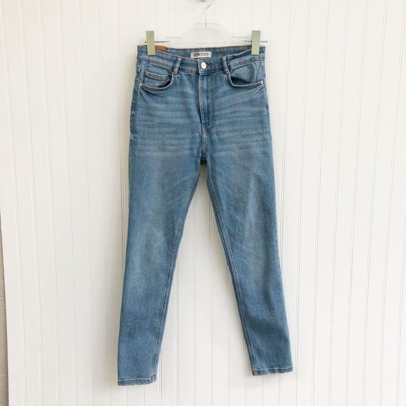 Zara High Rise Light Wash Stretch Denim, Size 6